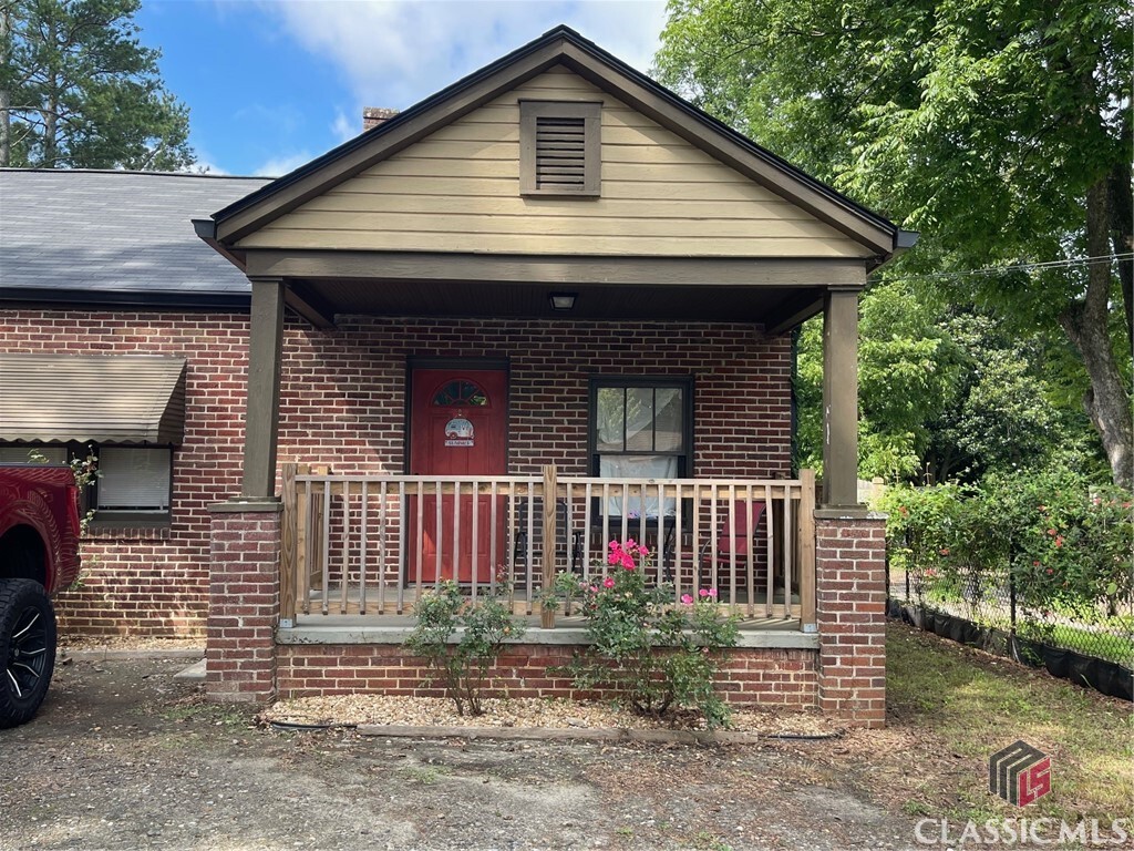 Property Photo:  49 New Street E  GA 30680 