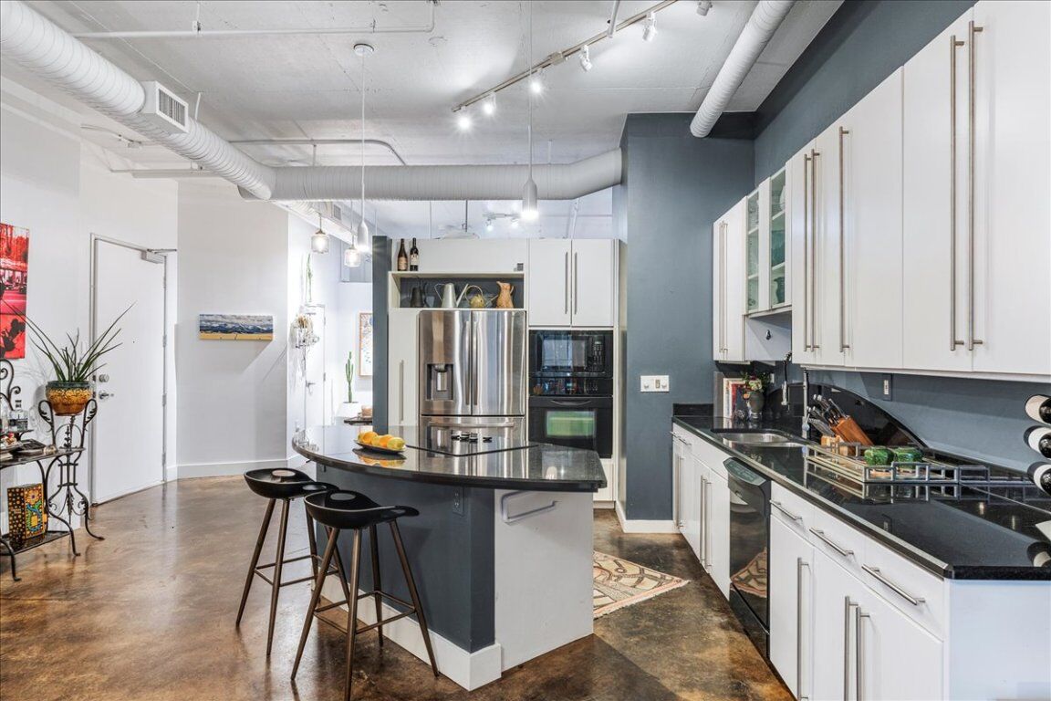 Property Photo: 311 W 5th Street 1008 TX 78701