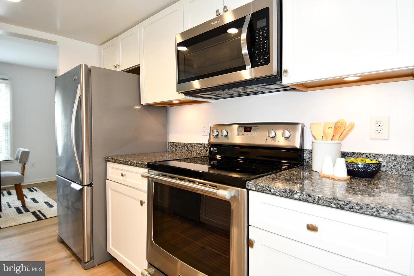 Property Photo: 9835 Saint Cloud Court VA 22031