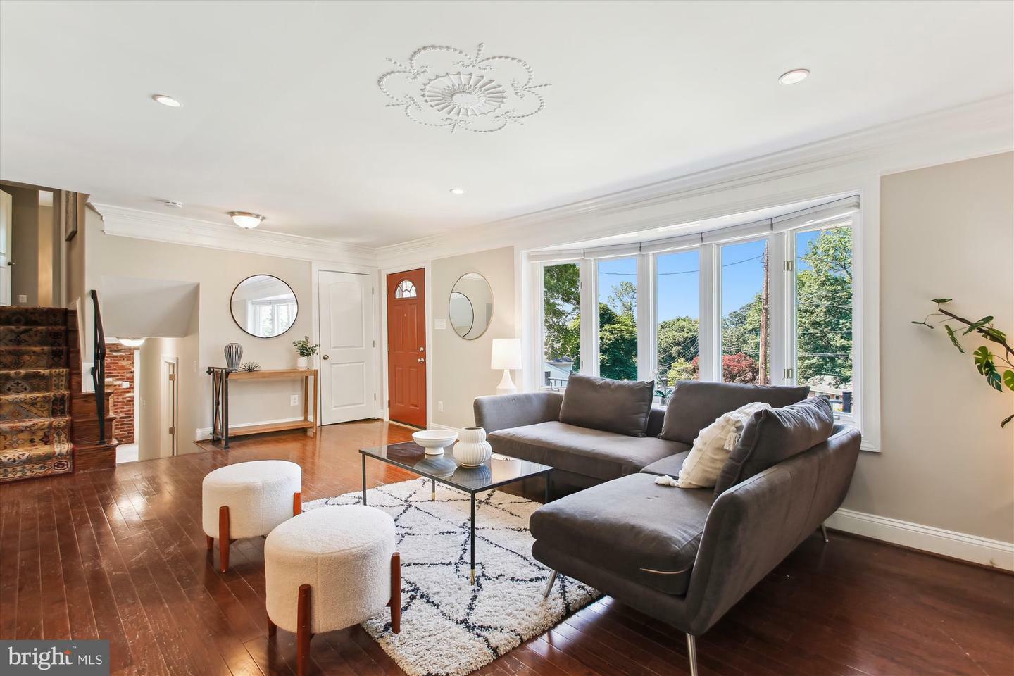 Property Photo: 919 Juniper Place VA 22304