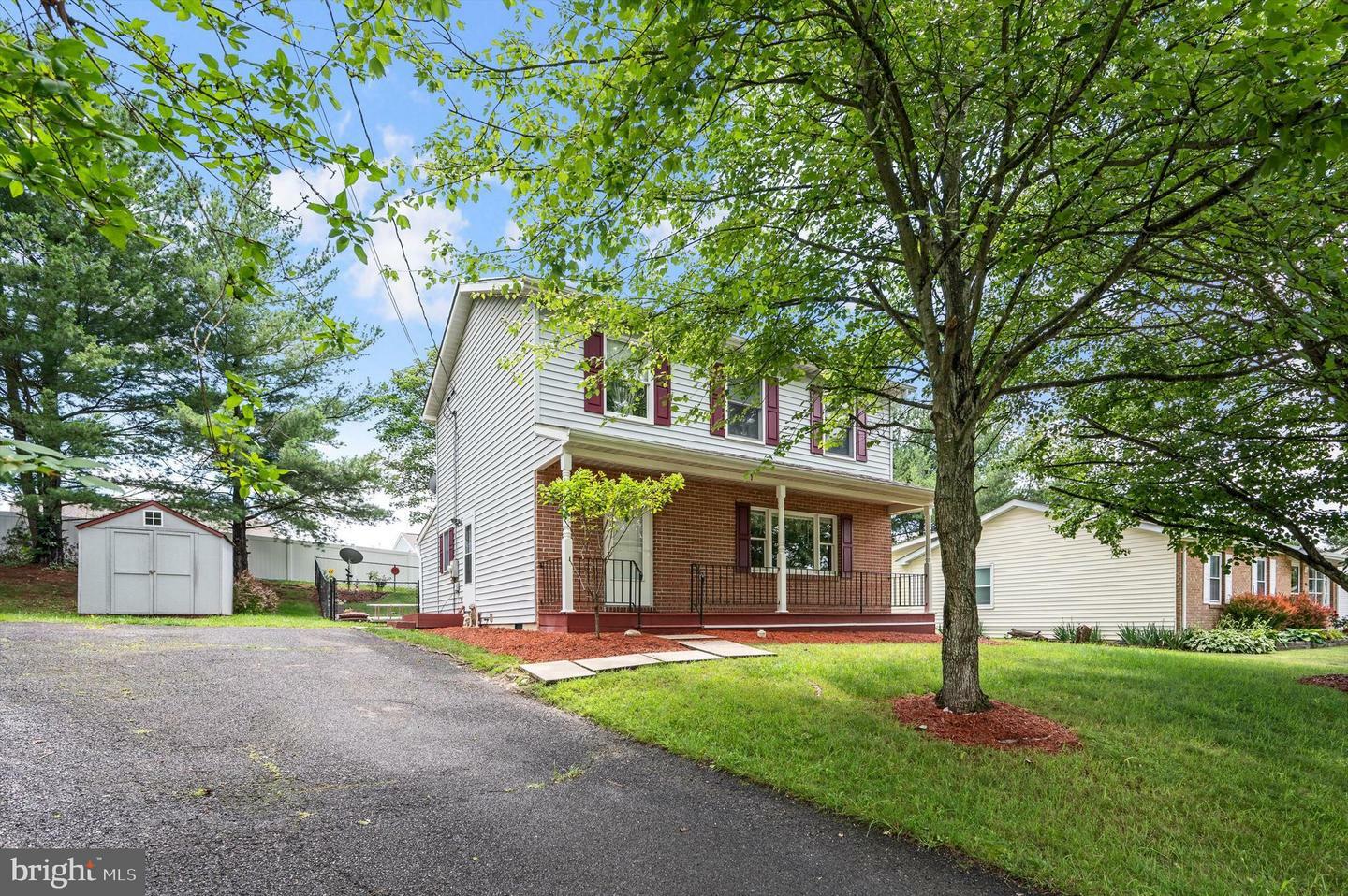Property Photo: 108 Oakmont Circle VA 22602