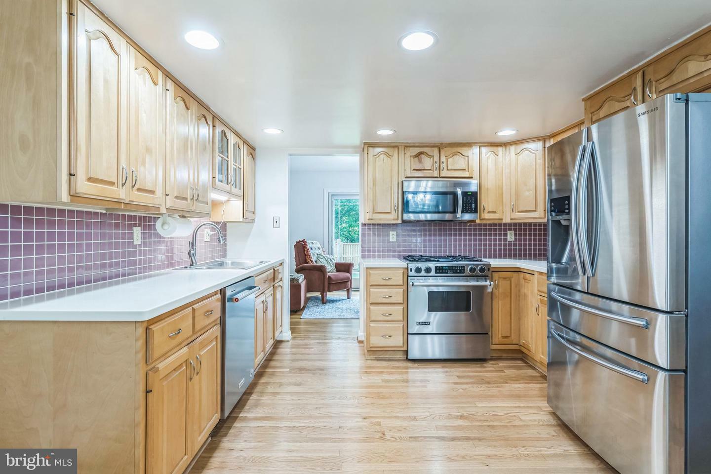 Property Photo:  5 Kings House Court  MD 20905 