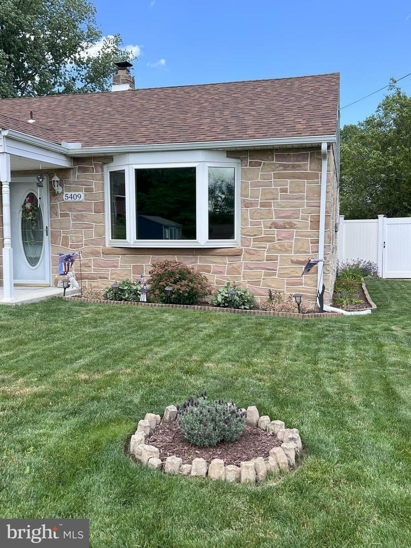 Property Photo:  5409 Earl Court  PA 17112 