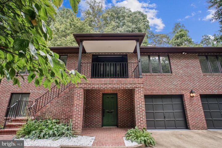 Property Photo: 3909 30th Street N VA 22207