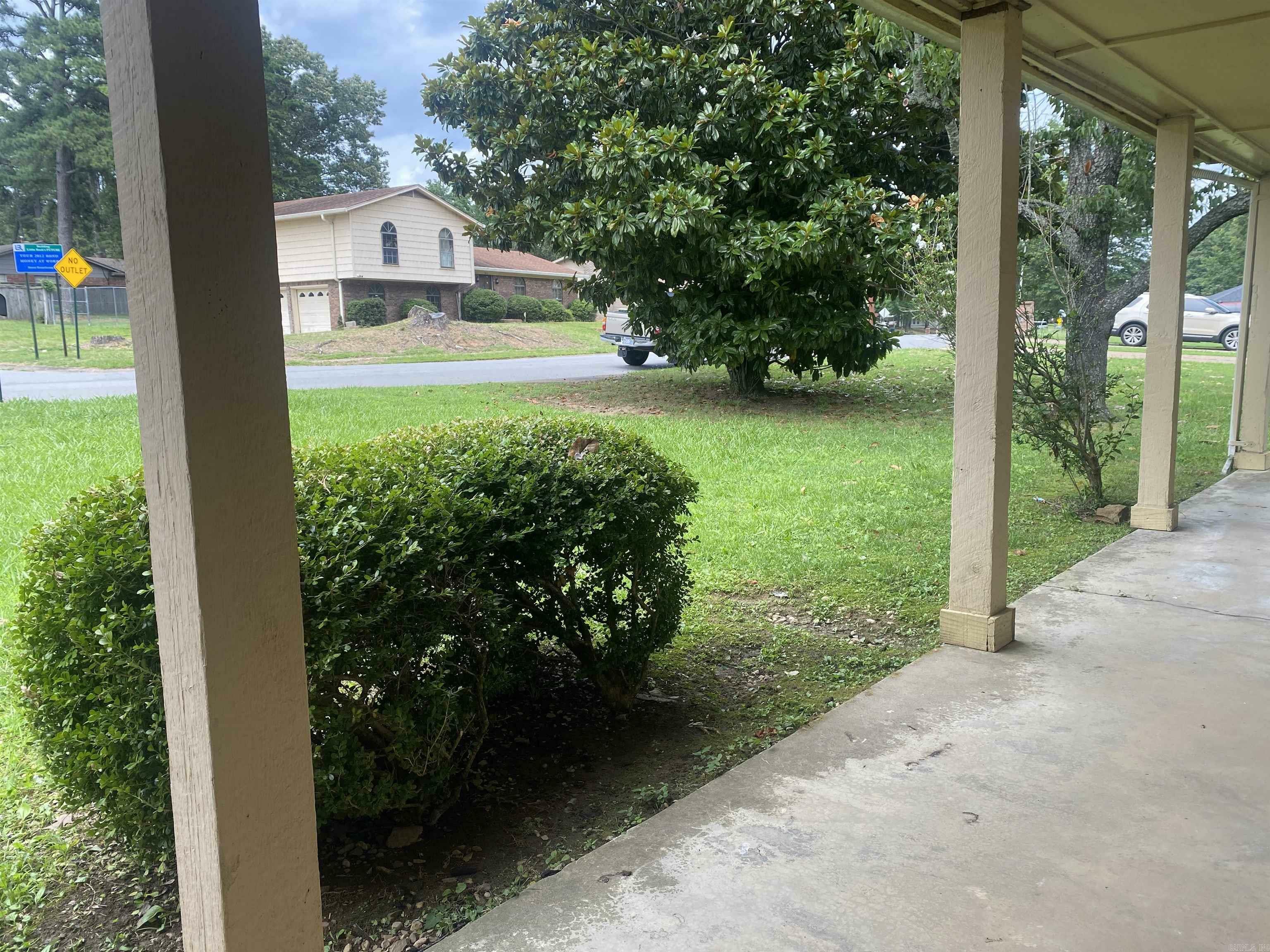Property Photo: 9425 Labette Dr AR 72205
