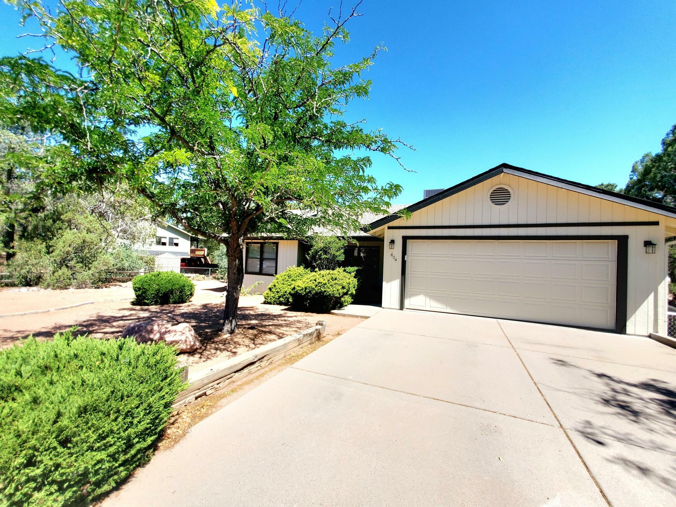 Property Photo: 604 E Amarillo Circle AZ 85541