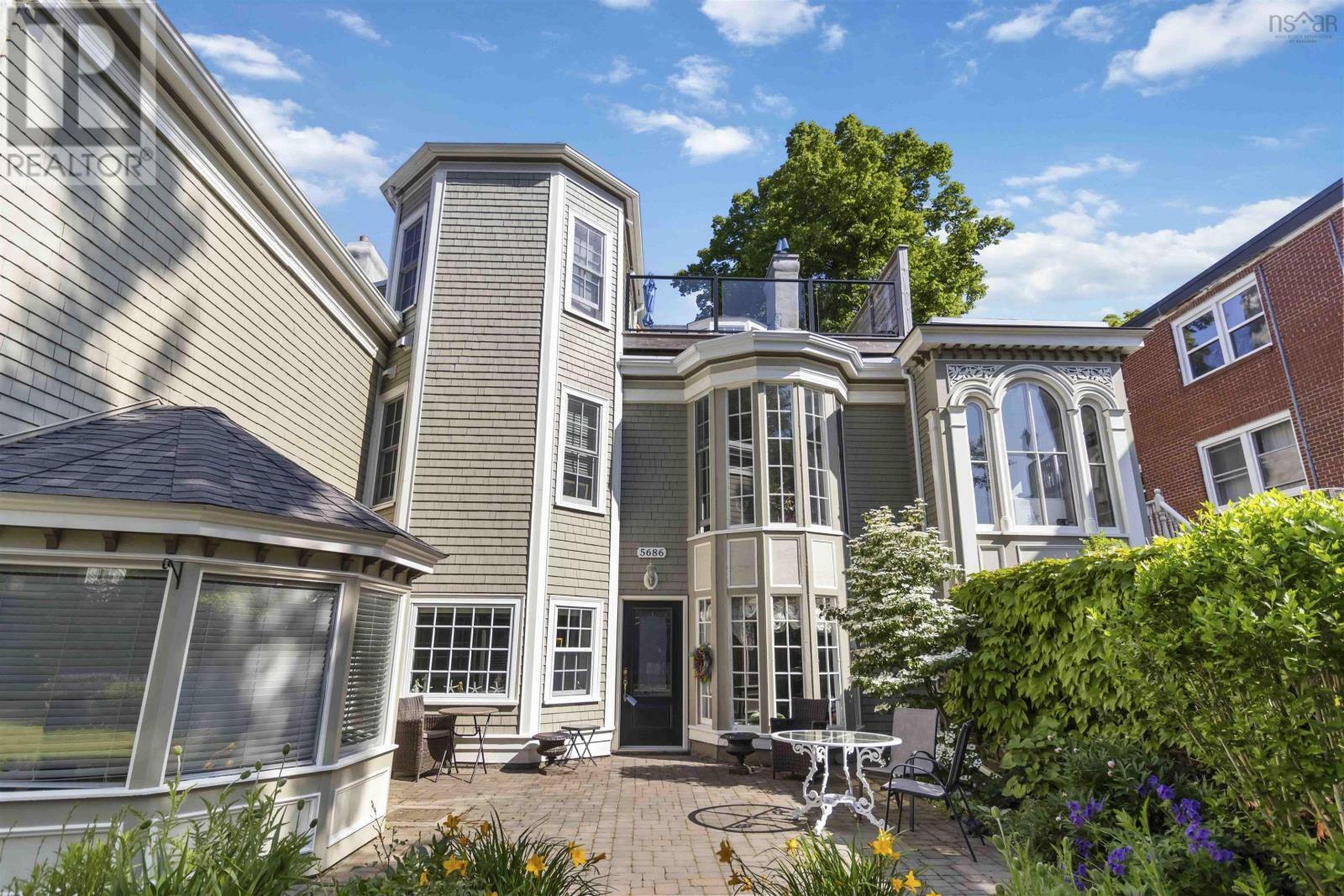 Photo de la propriété: 5686 Inglis Street NS B3H 1K3