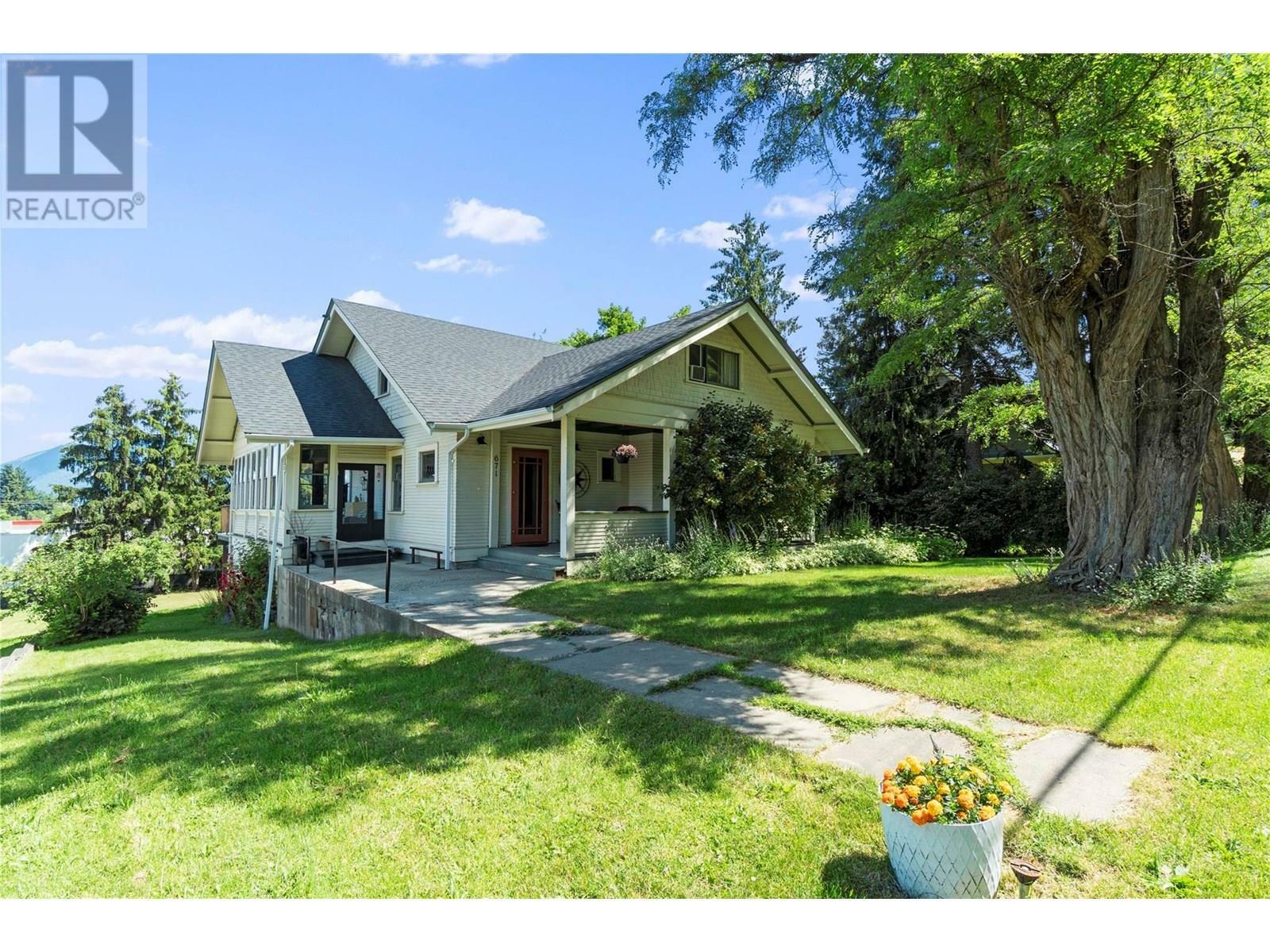 Photo de la propriété: 671 2 Avenue Northeast BC V1E 1H2