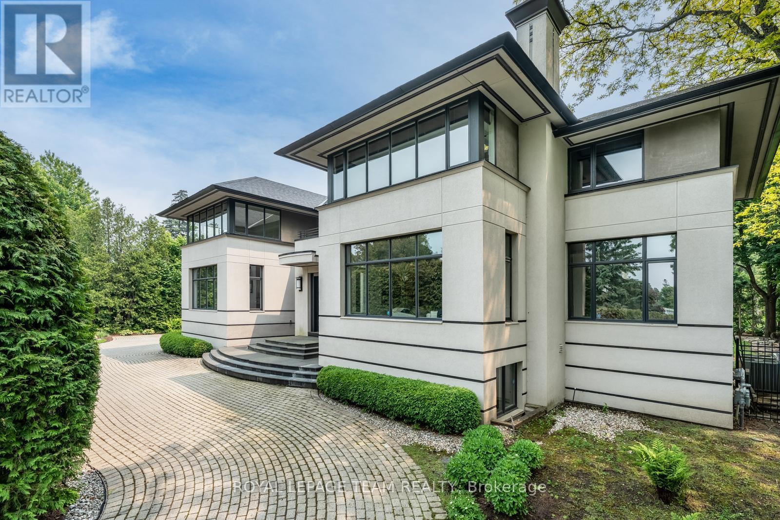 Property Photo: 725 Manor Avenue ON K1M 0E4