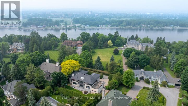 Property Photo:  725 Manor Avenue  ON K1M 0E4 