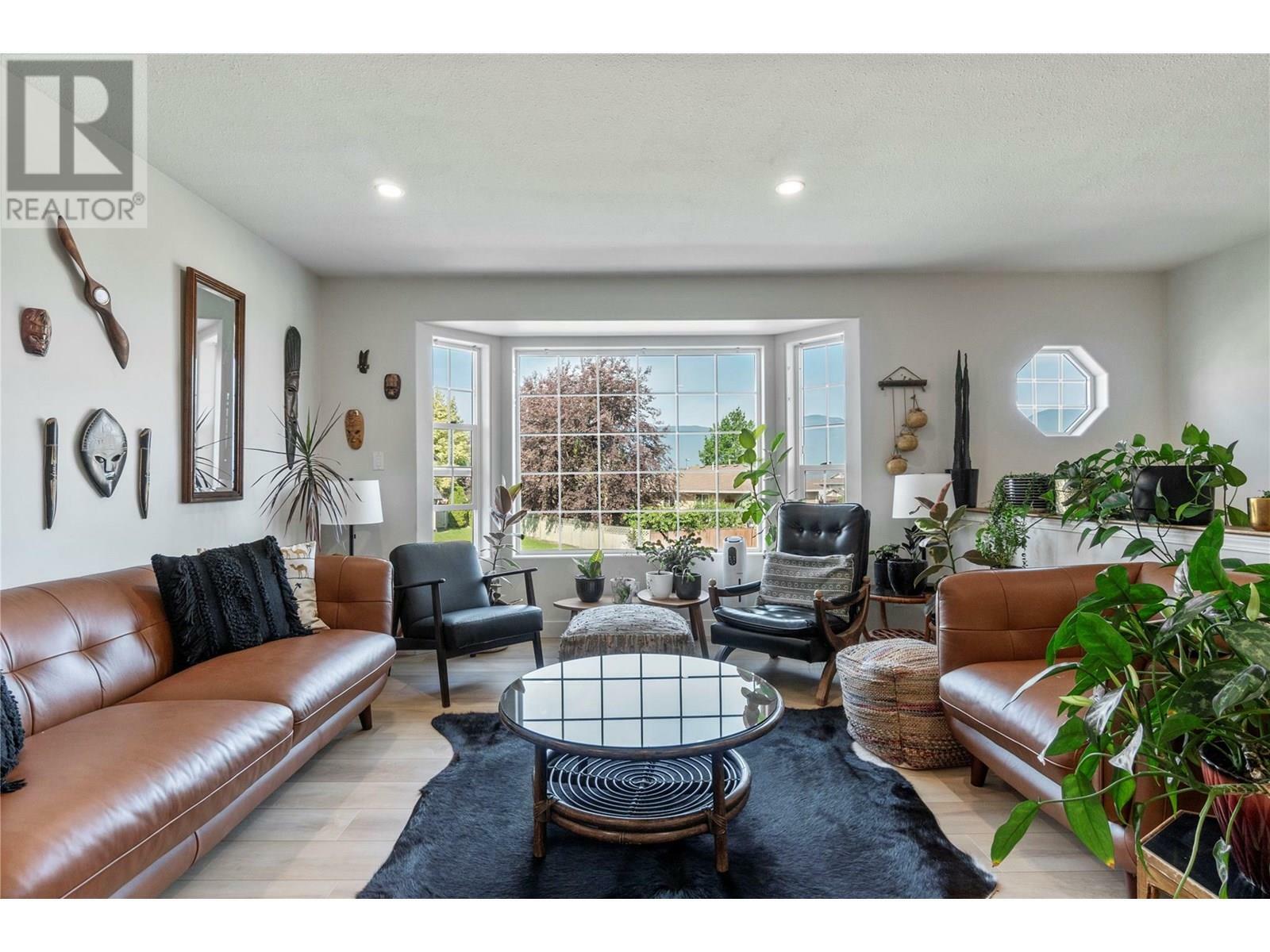 Property Photo: 408 27 Street Southeast BC V1E 1K7