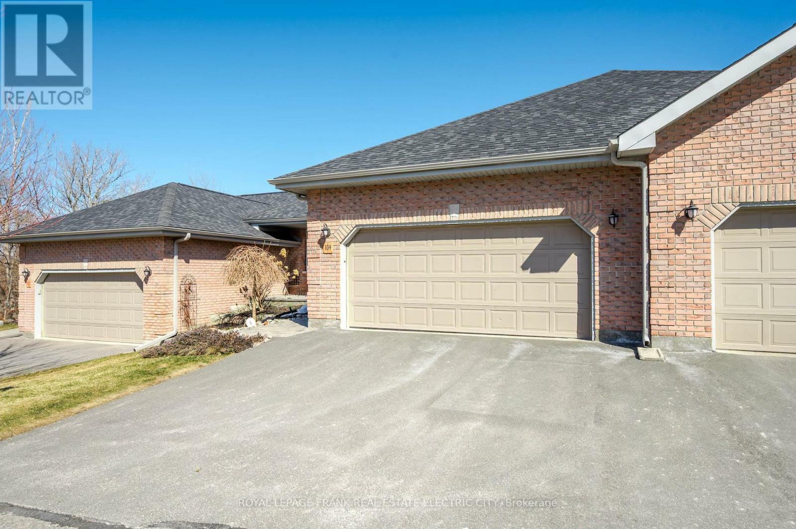 Property Photo: 1742 Ravenwood Drive 104 ON K9J 6N4