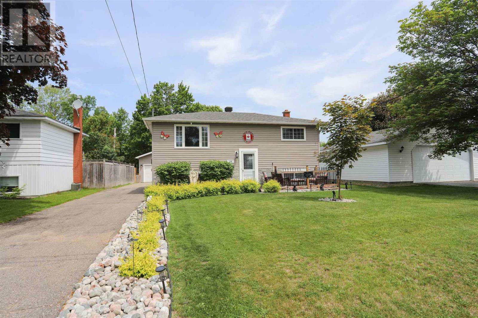 Photo de la propriété: 106 Jean Ave ON P6B 4B4