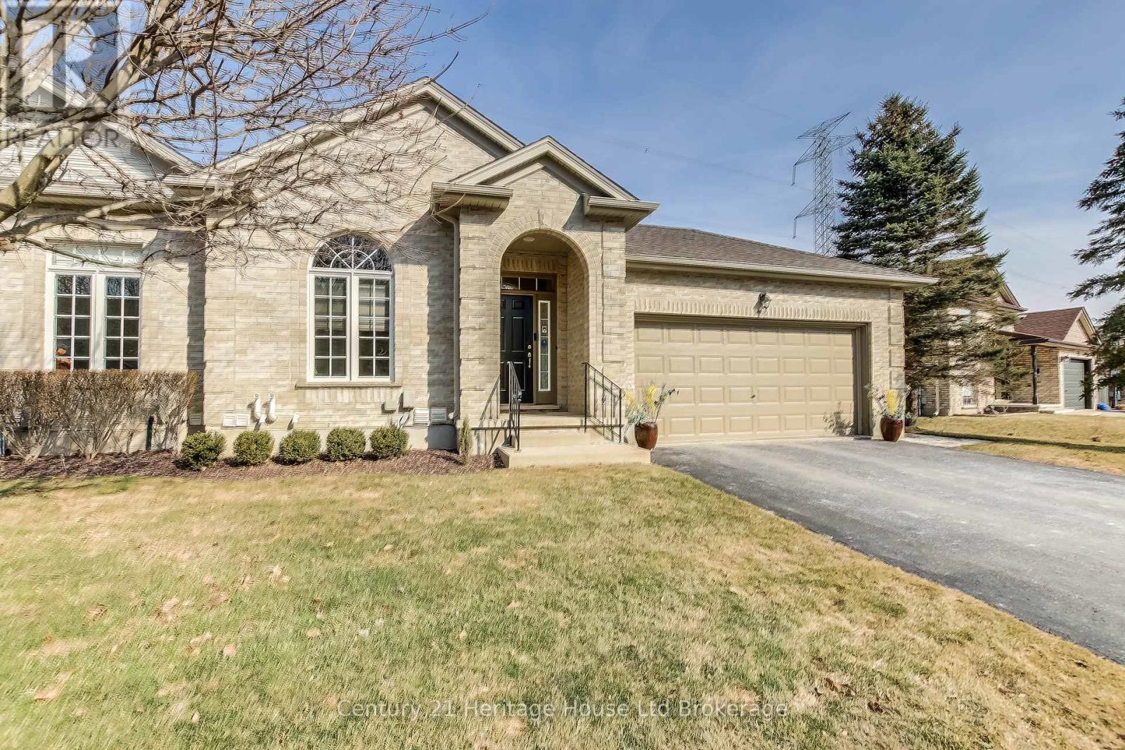 Property Photo: 87 Donker Drive 24 ON N5P 4L2