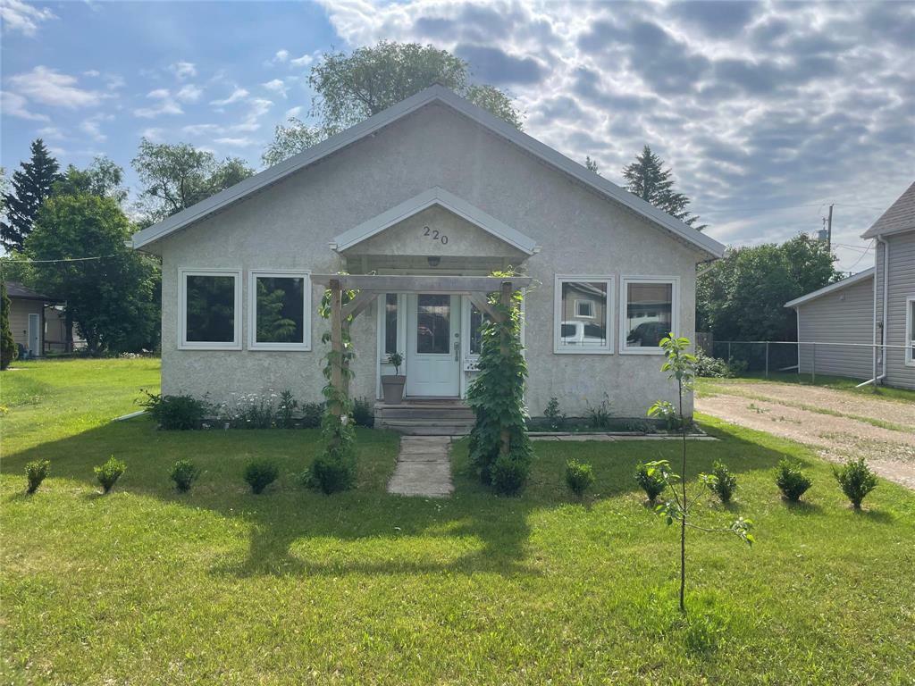 Photo de la propriété: 220 Young Street MB R0K 0H0