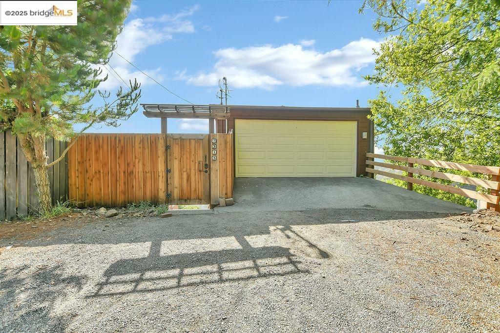 Property Photo: 7315 Skyline Blvd CA 94611