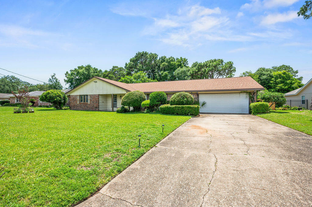 Property Photo: 147 Country Club Road FL 32579