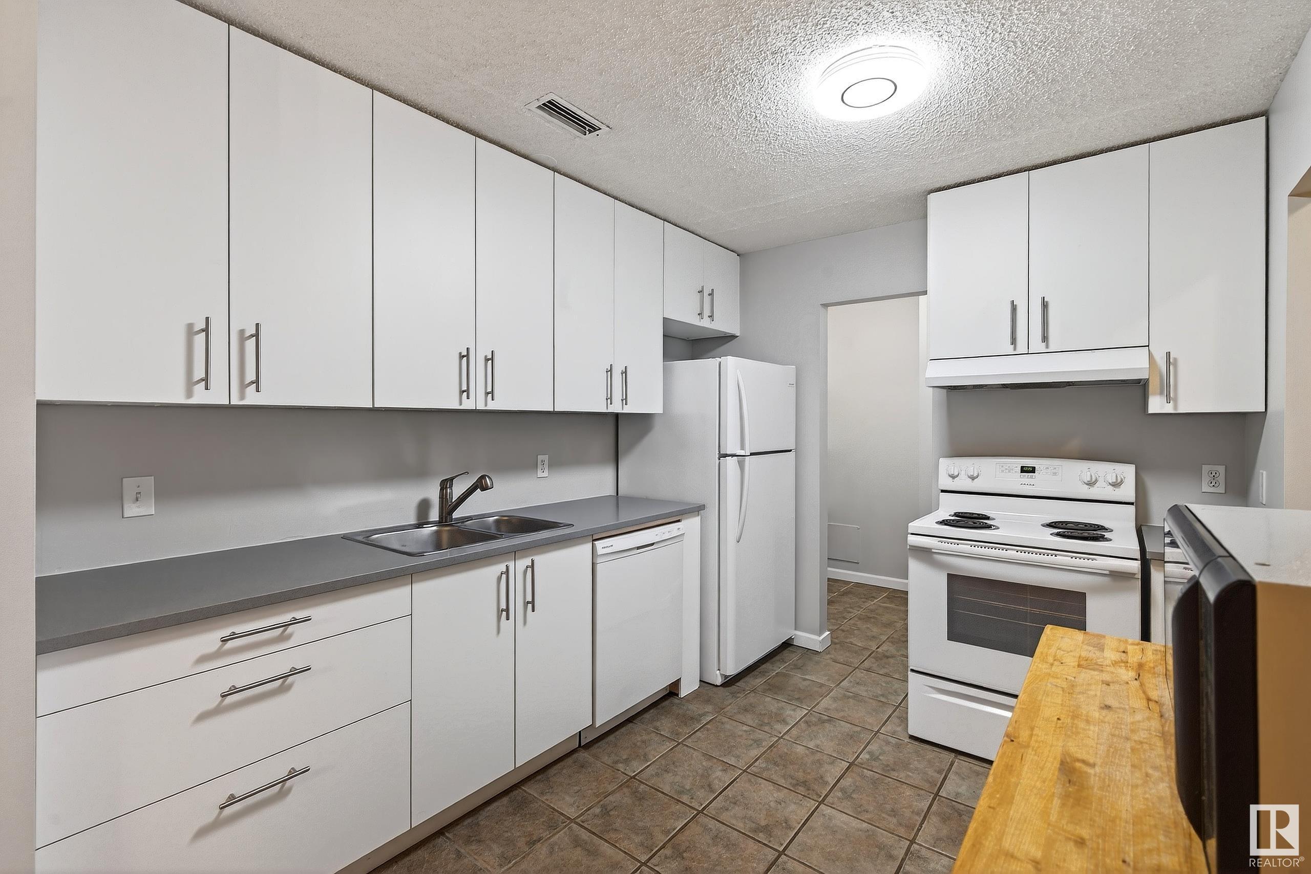 Property Photo:  1913 Saddleback Road NW  AB T6J 5M9 