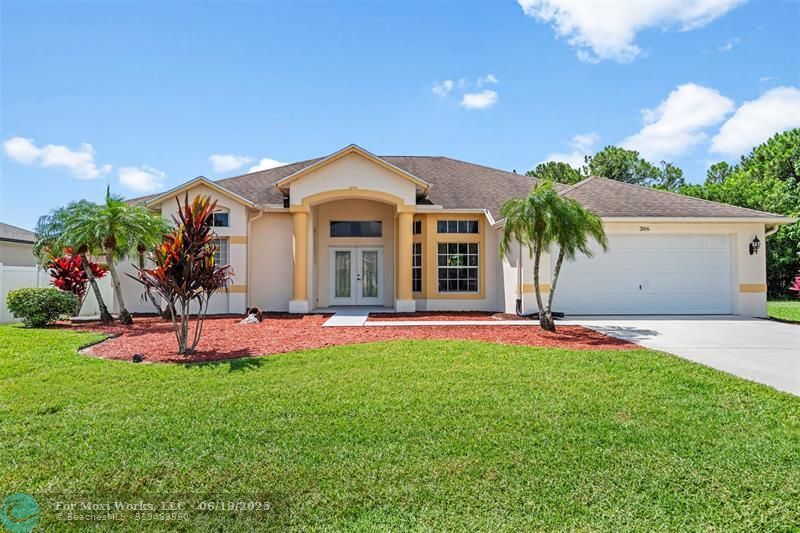Property Photo: 386 SW Donna Ter FL 34984