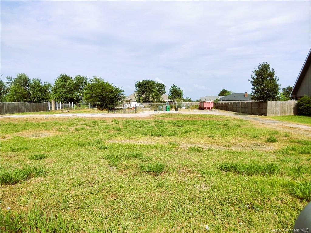 Property Photo: 7013 Windmill Lane LA 70605