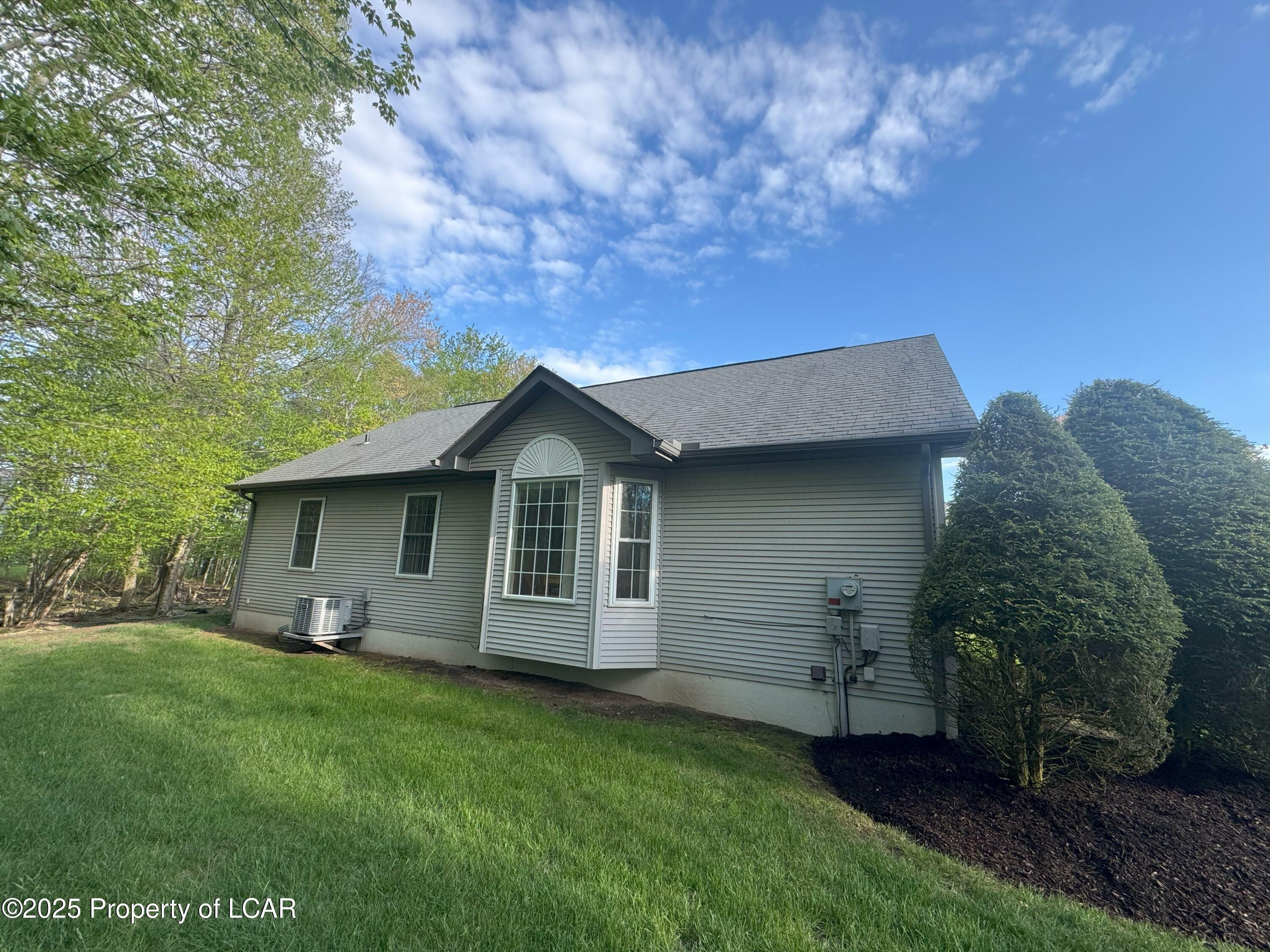 Property Photo: 45 Pinnacle Court PA 18707
