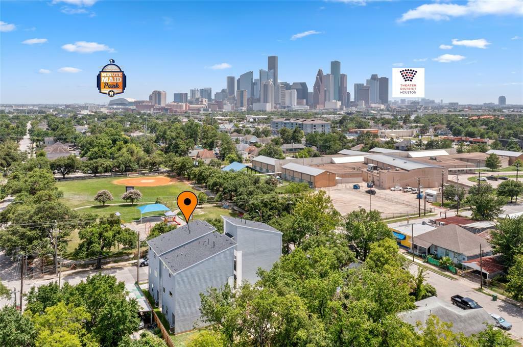 Property Photo: 905 Quitman Unit C Street TX 77009