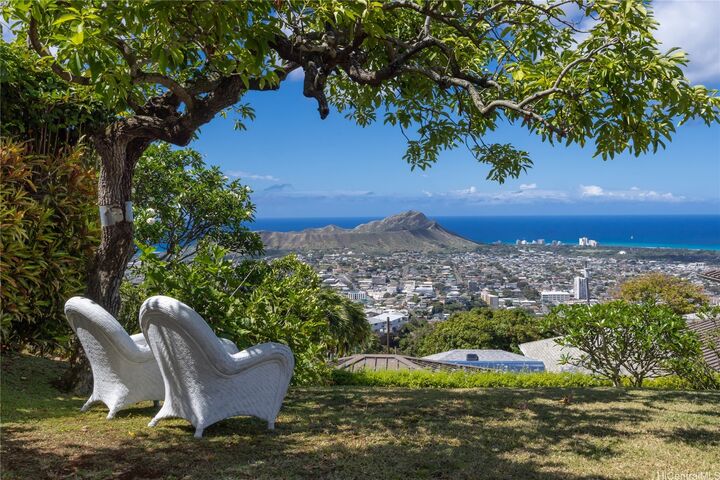 Property Photo: 3637 Nihipali Place HI 96816