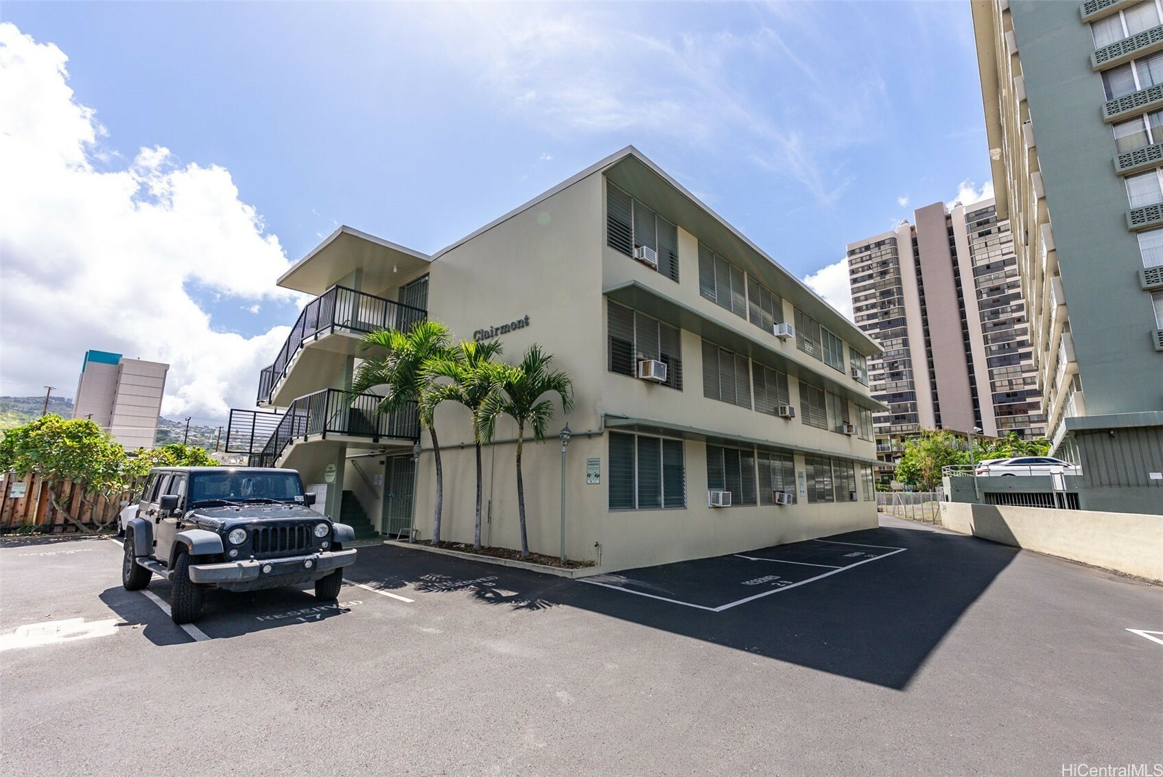909 Kahuna Lane 305  Honolulu HI 96826 photo