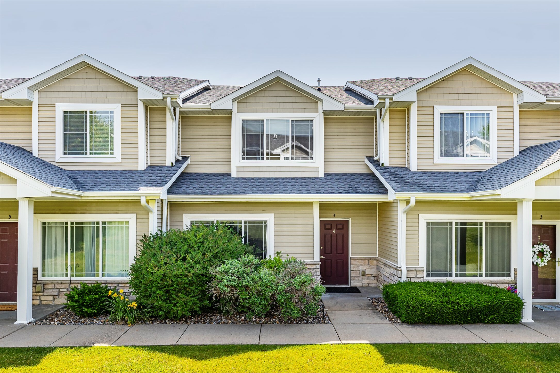Property Photo: 2240 Hart Avenue 4 IA 50320