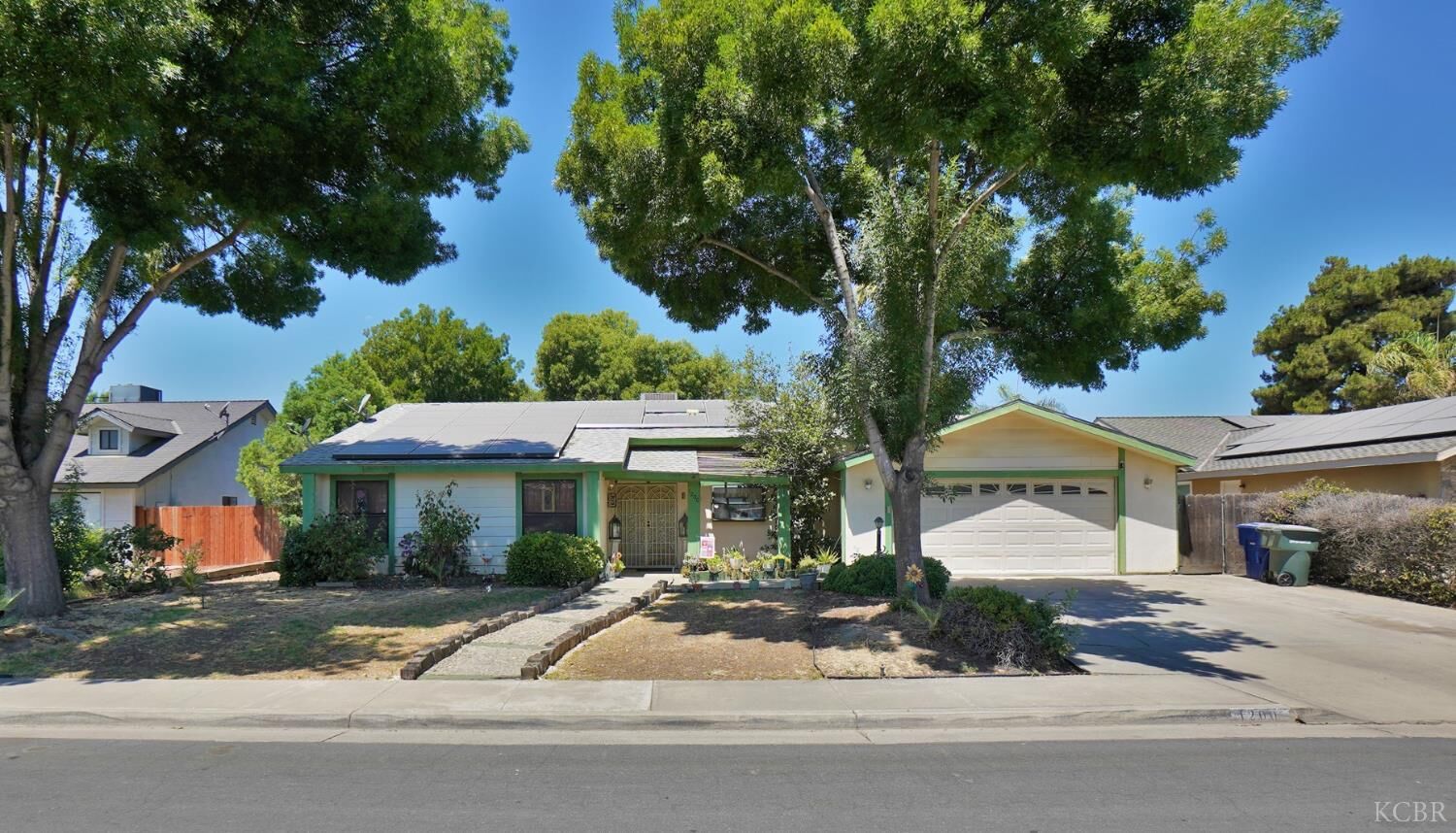Property Photo:  1200 Oxford Way  CA 93230 
