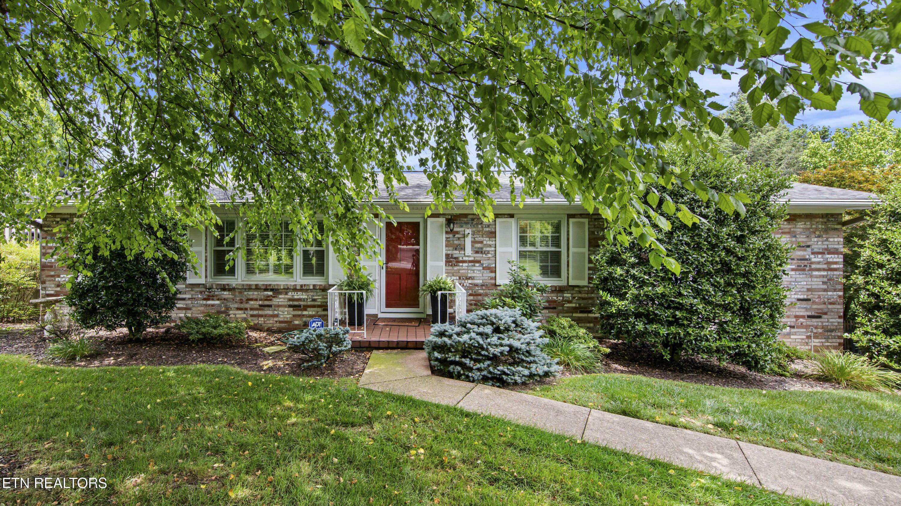 Property Photo: 3719 Frostwood Rd TN 37921