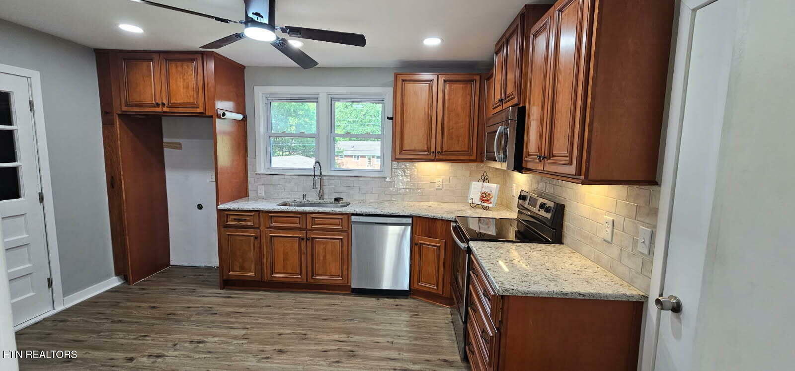 Property Photo: 3112 Cherrywood Rd TN 37921