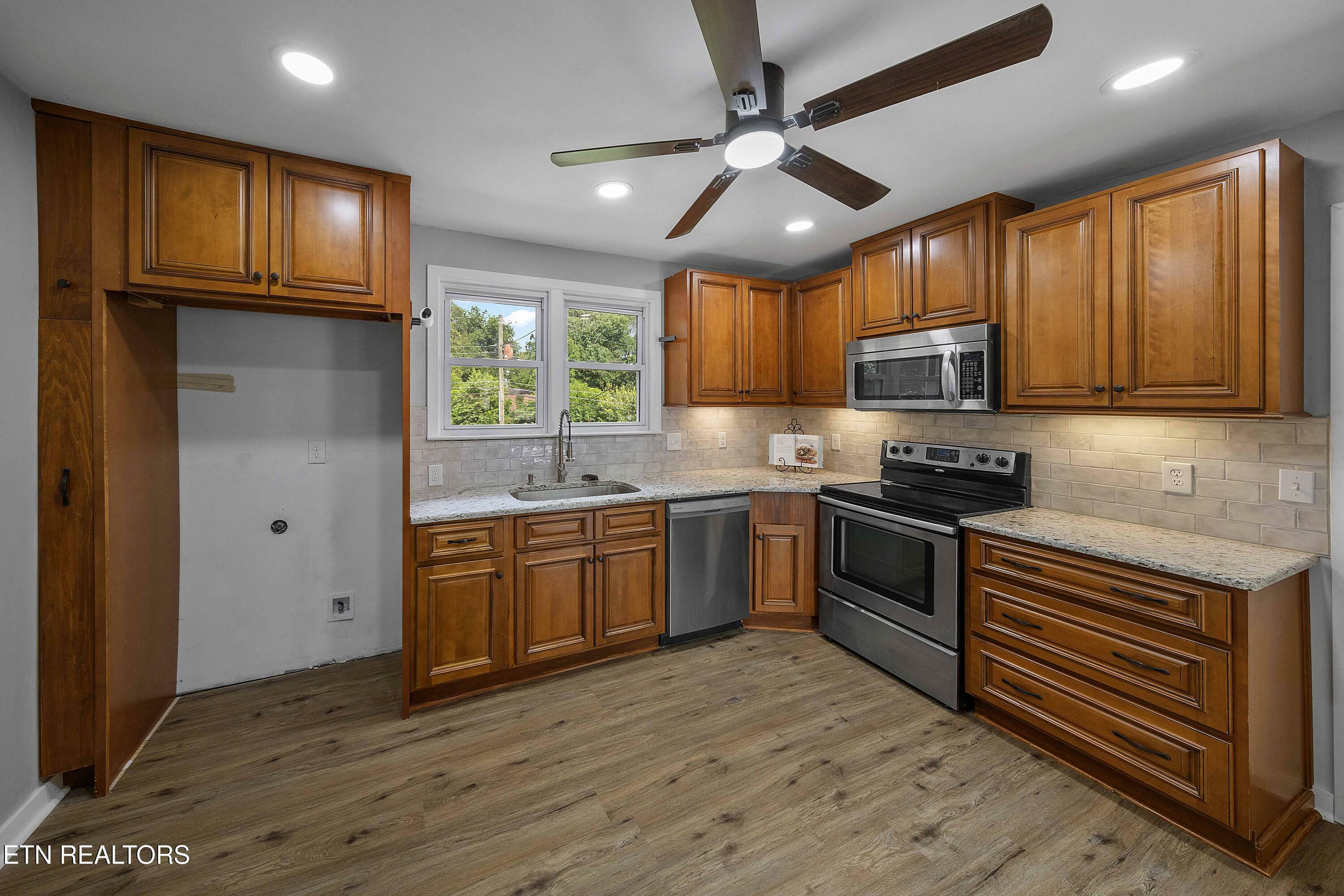 Property Photo: 3112 Cherrywood Rd TN 37921