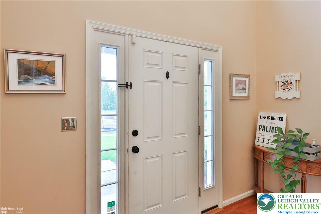 Property Photo: 10 Windrift Court PA 18045