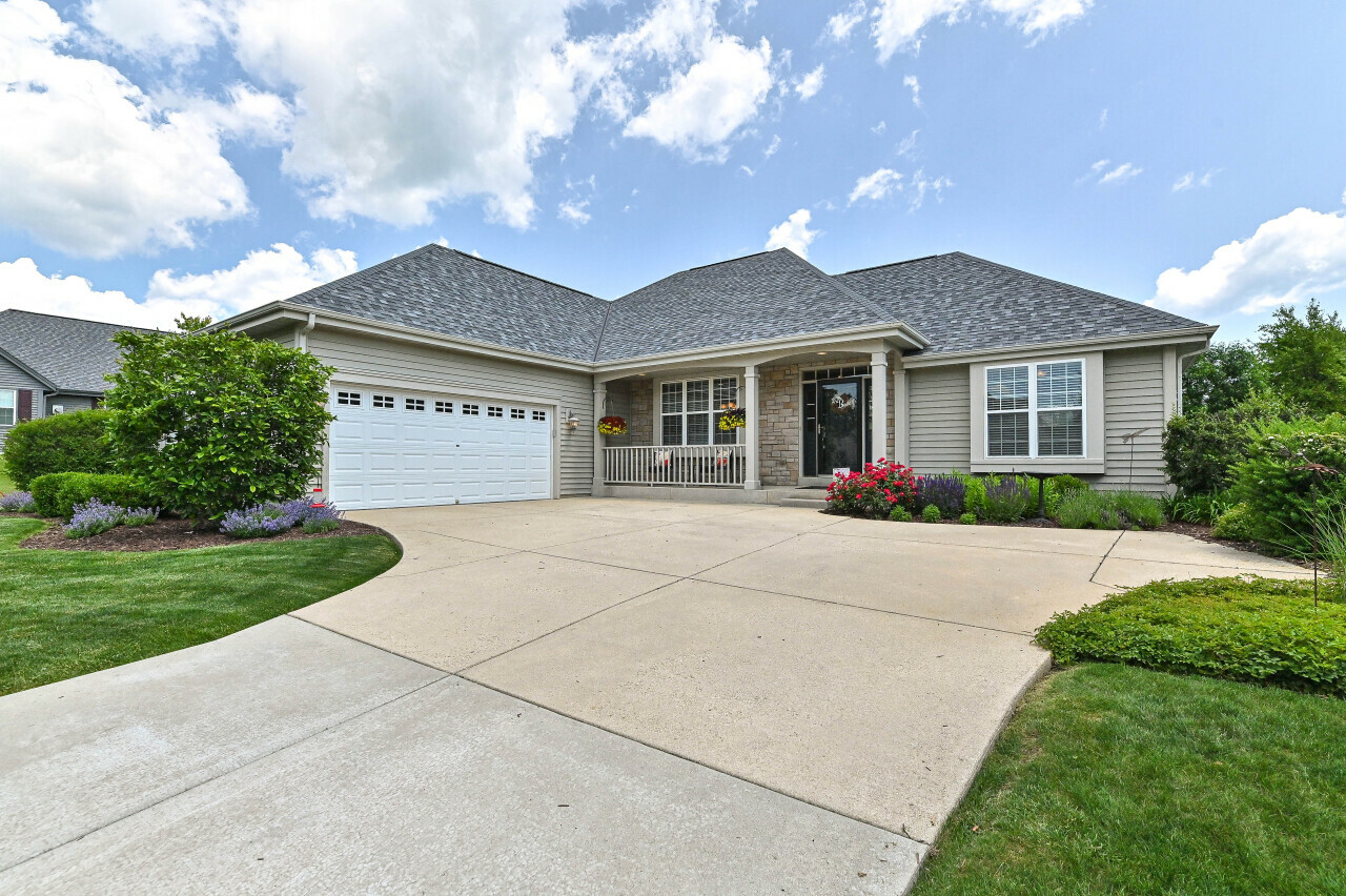 10356 S Rosemont Ln  Oak Creek WI 53154 photo