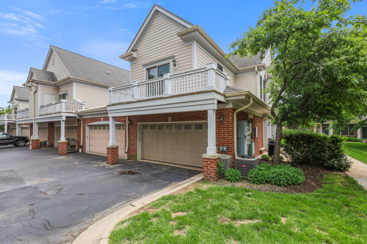 Property Photo:  1941 Norhardt Dr  WI 53045 