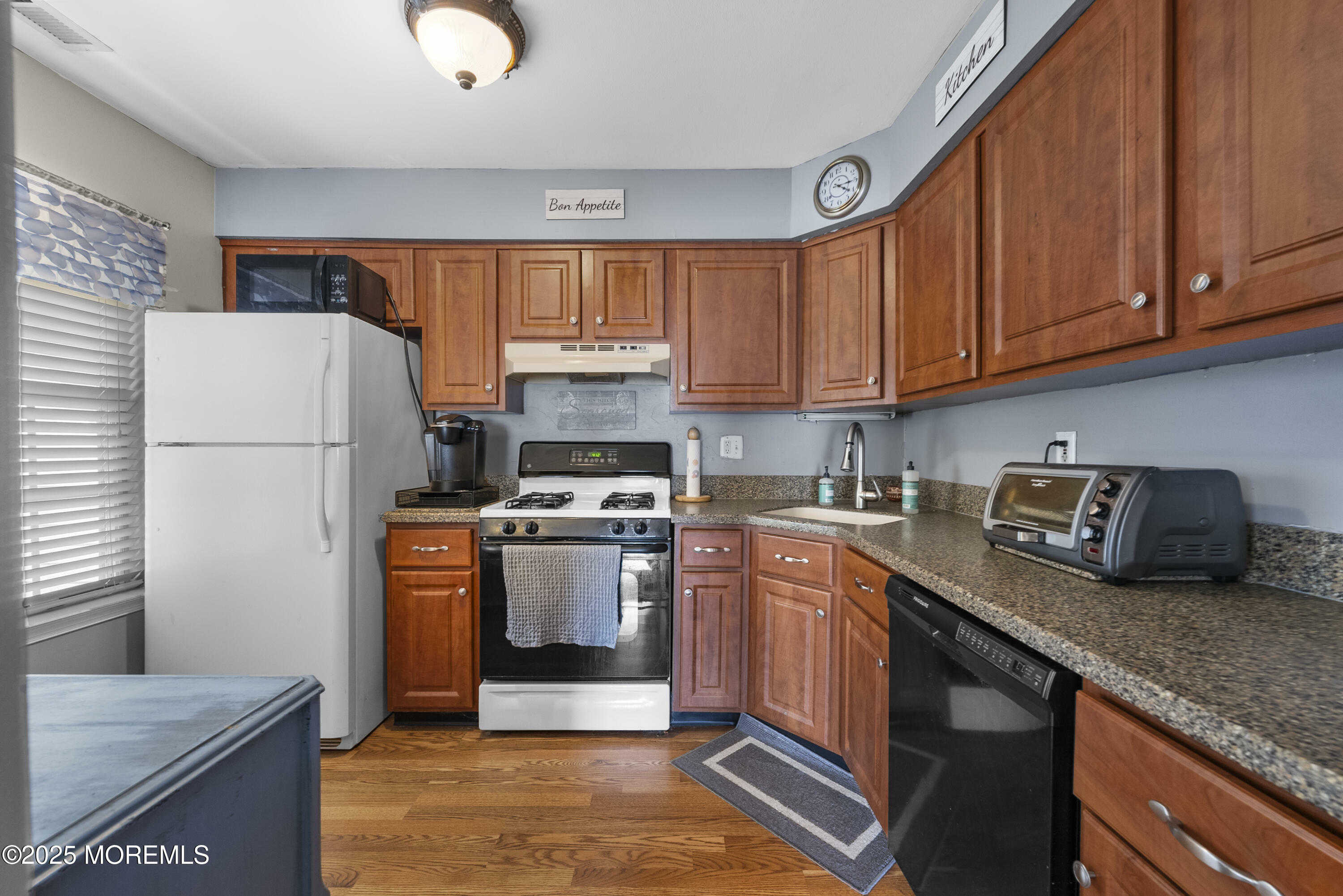Property Photo:  28 Powell Court  NJ 08520 