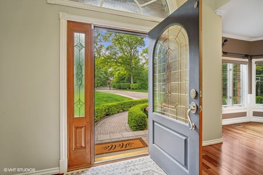 Property Photo:  1561 Thorneberry Court W  IL 60048 