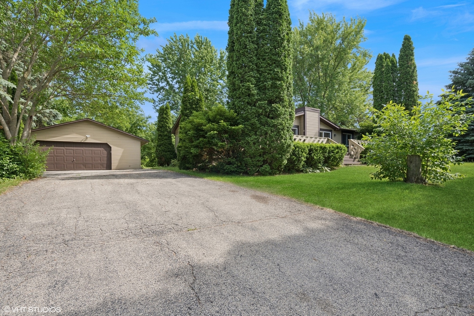 Property Photo: 104 Hastings Way SW IL 61065