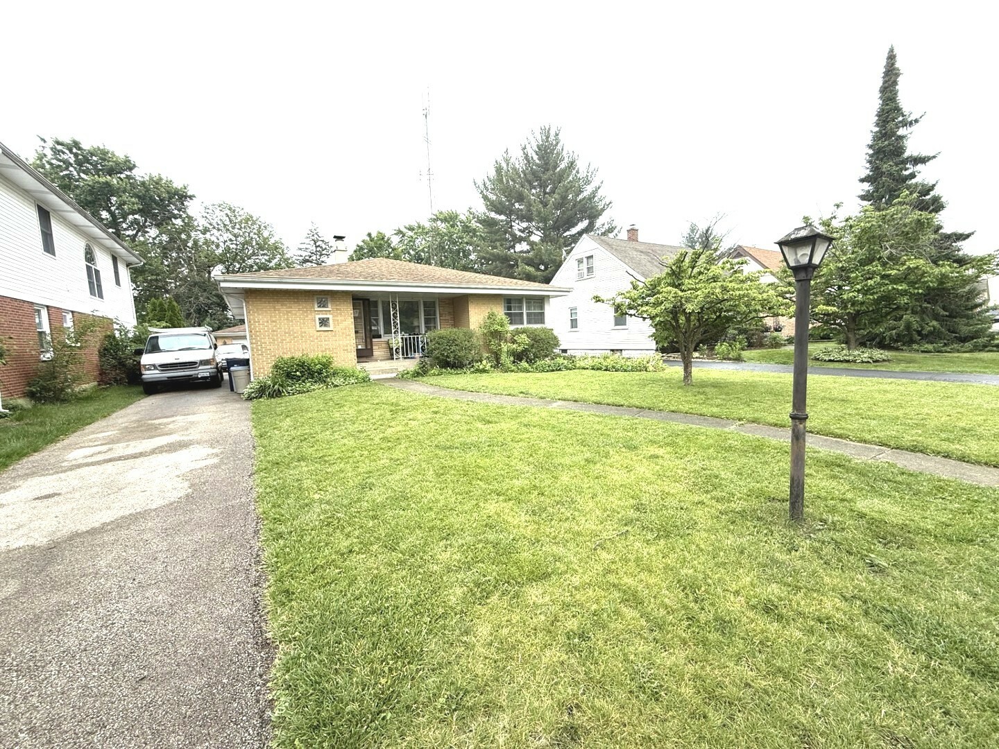 Property Photo: 419 S Chase Avenue IL 60148