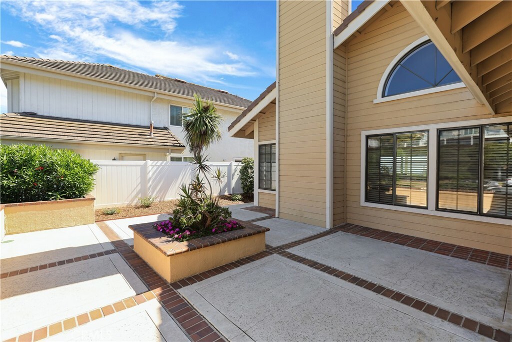 Property Photo:  2245 Avenida Oliva  CA 92673 