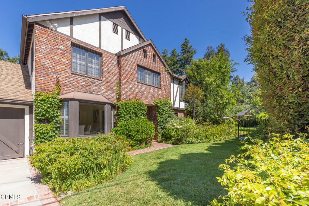 Property Photo: 4621 Alta Canyada Road CA 91011