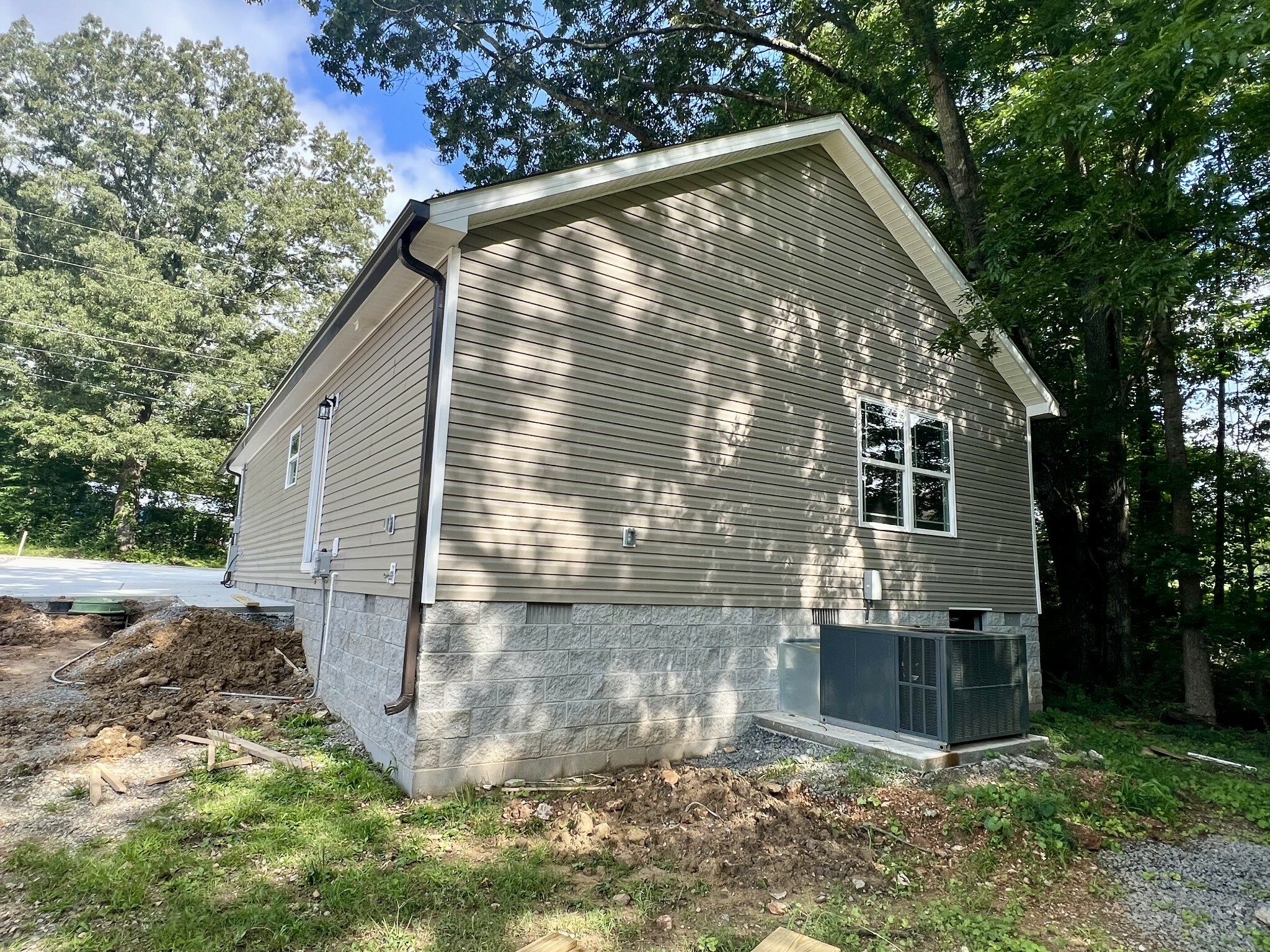 Property Photo: 92 Lakeview St TN 37355