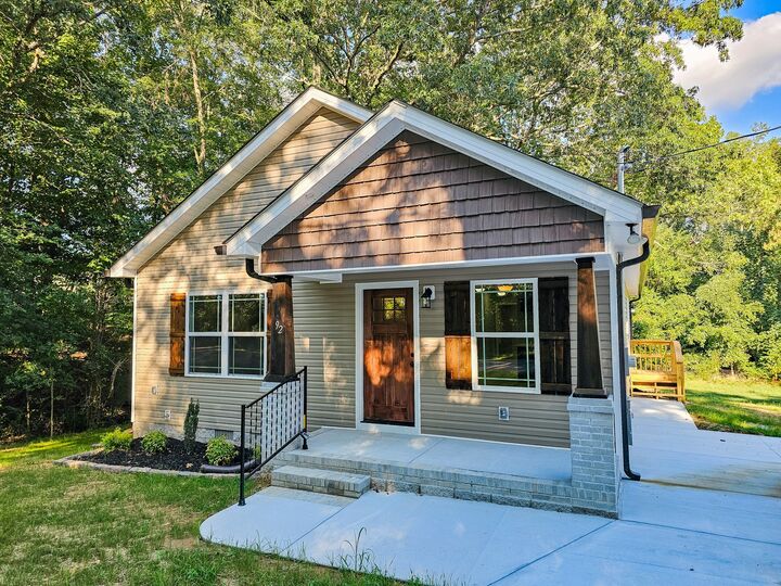 Property Photo: 92 Lakeview St TN 37355