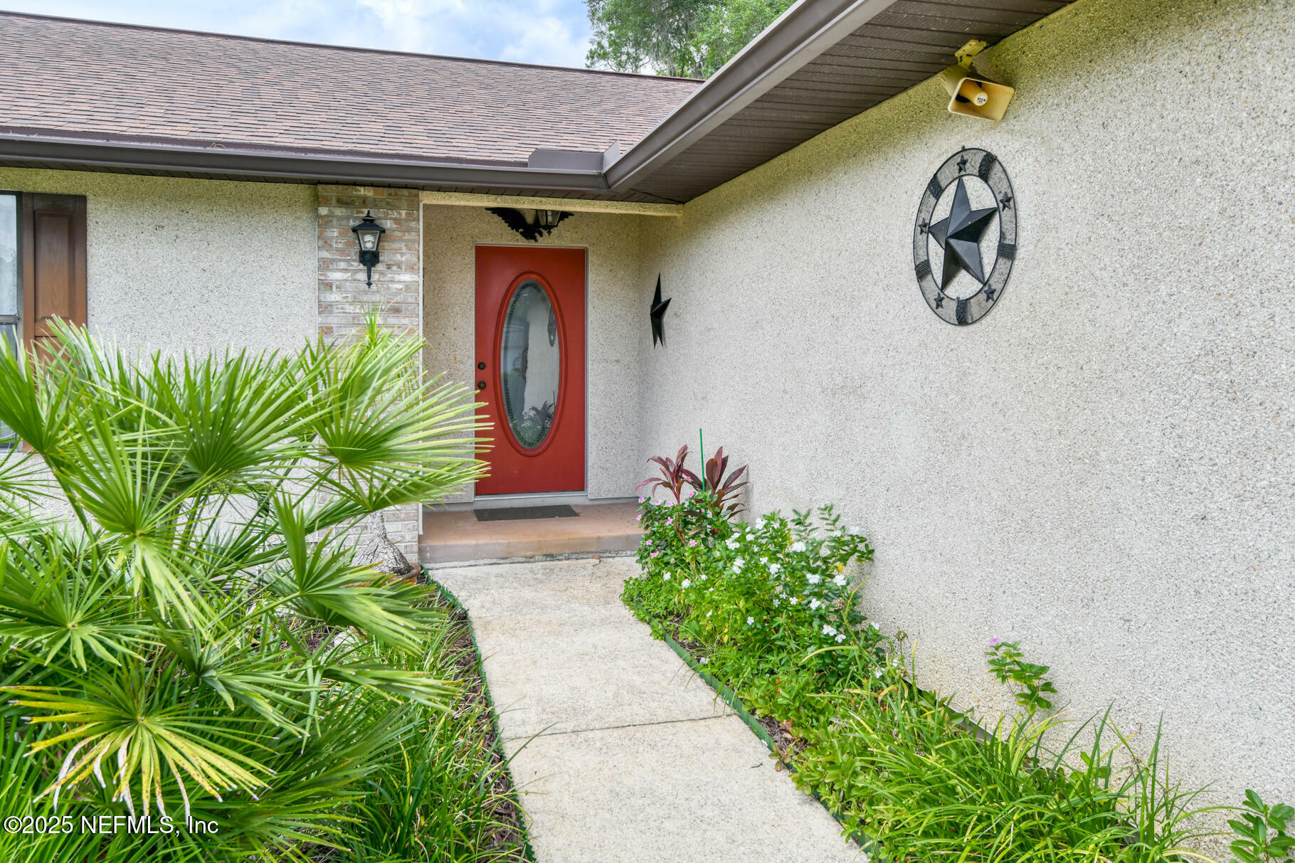 Property Photo: 104 W Flamingo Drive FL 32177