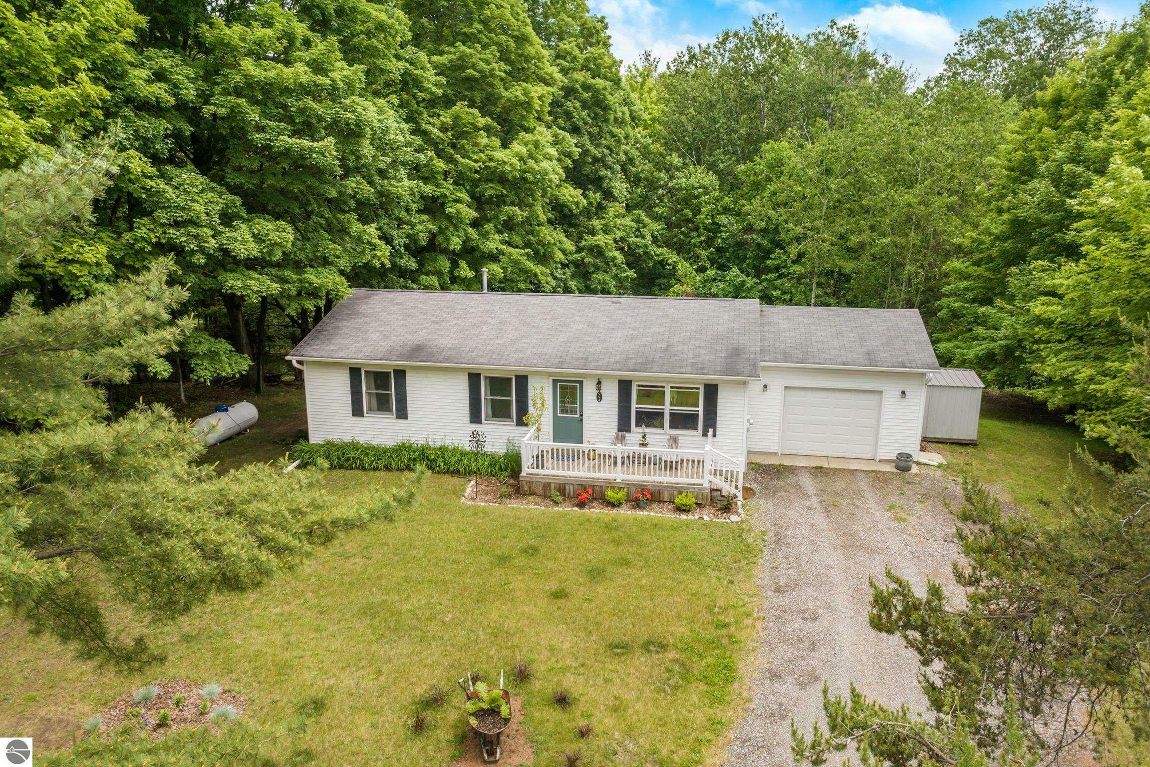 Property Photo: 994 US-31 N MI 49648