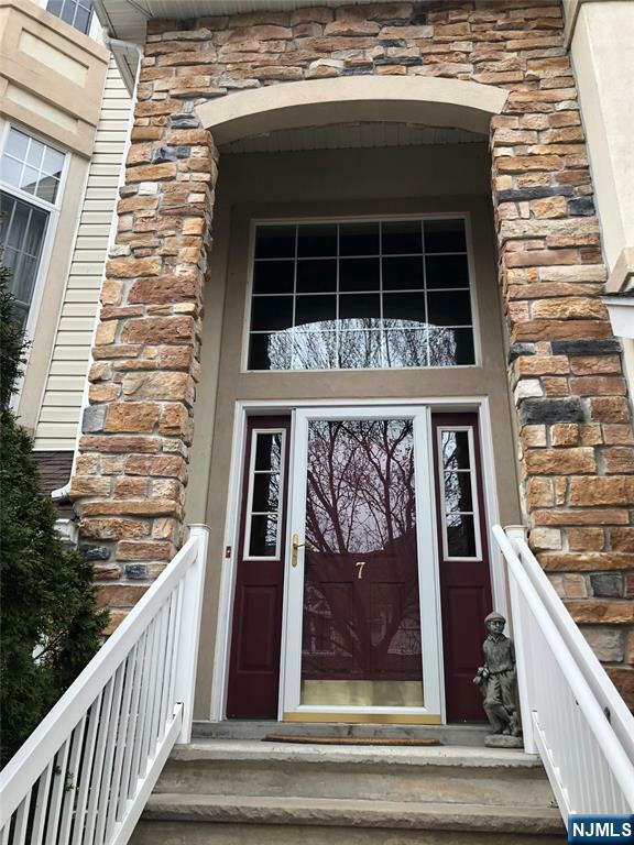 7 Cobblestone Court  Oakland NJ 07436 photo