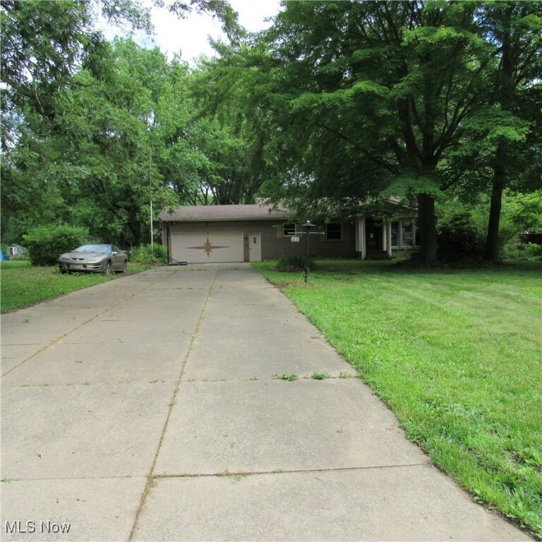 Property Photo: 533 Sturgeon Drive OH 44319