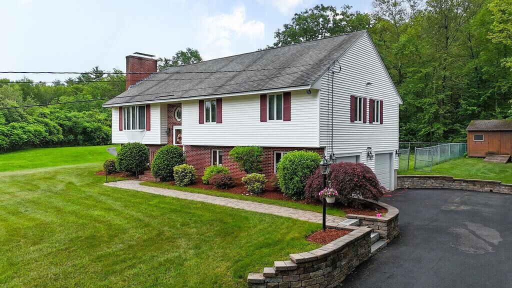 Property Photo: 7 Lorri Road NH 03038