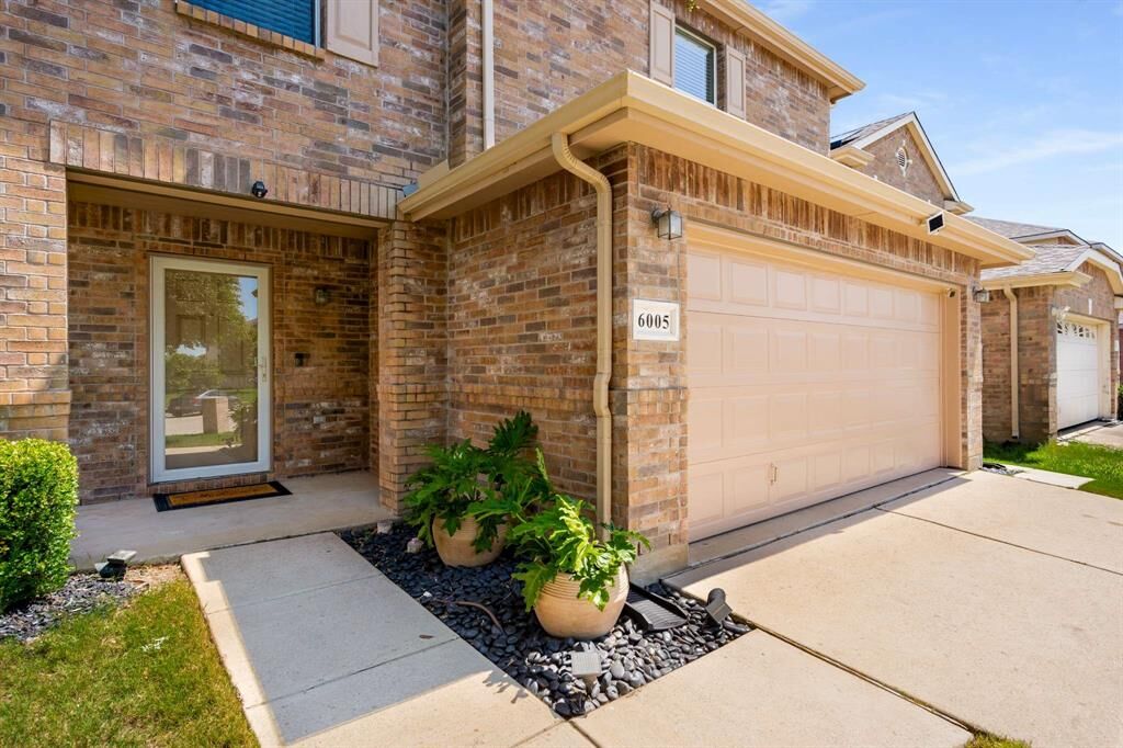 Property Photo:  6005 Mountain Robin Court  TX 76244 